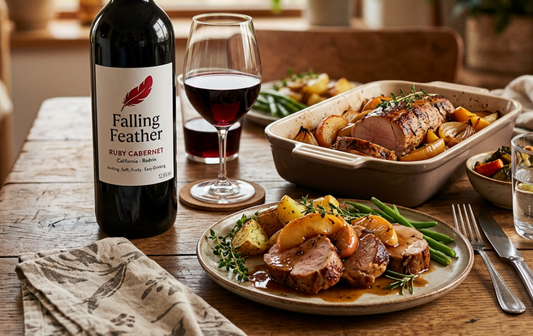 Falling Feather Ruby Cabernet – en liten fugl med røde bær og godt humør